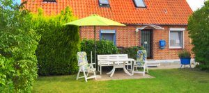 Das Ferienhaus bietet viel Platz fr Kind und Hund und Familien