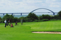 Golfer wohnen am Golfpark Fehmarn mit Ostseeblick